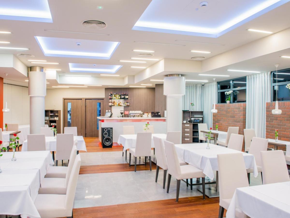Hotel Kosma Kozmin 외부 사진